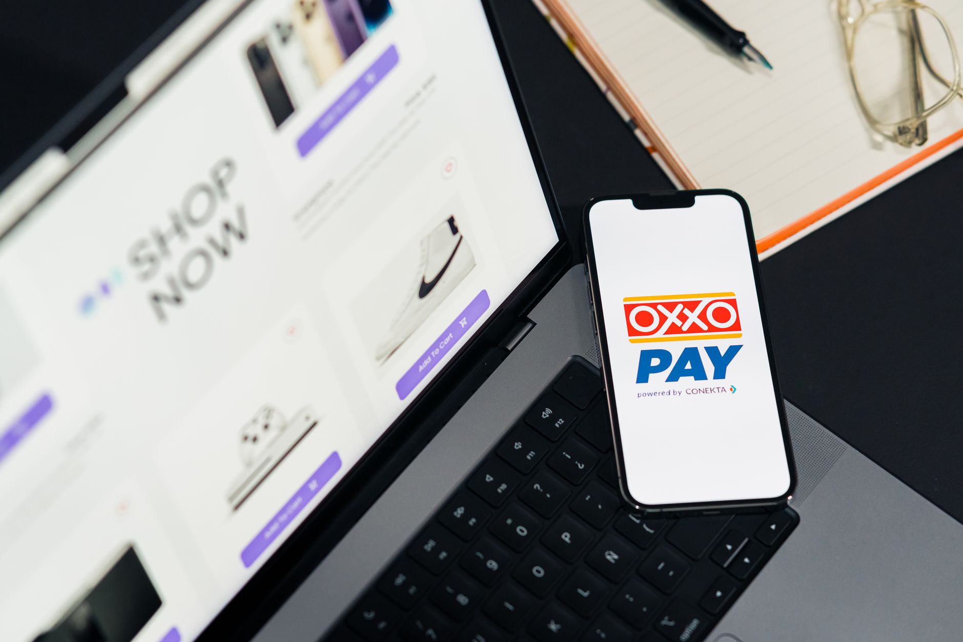 Moderne responsive website op een laptop en smartphone