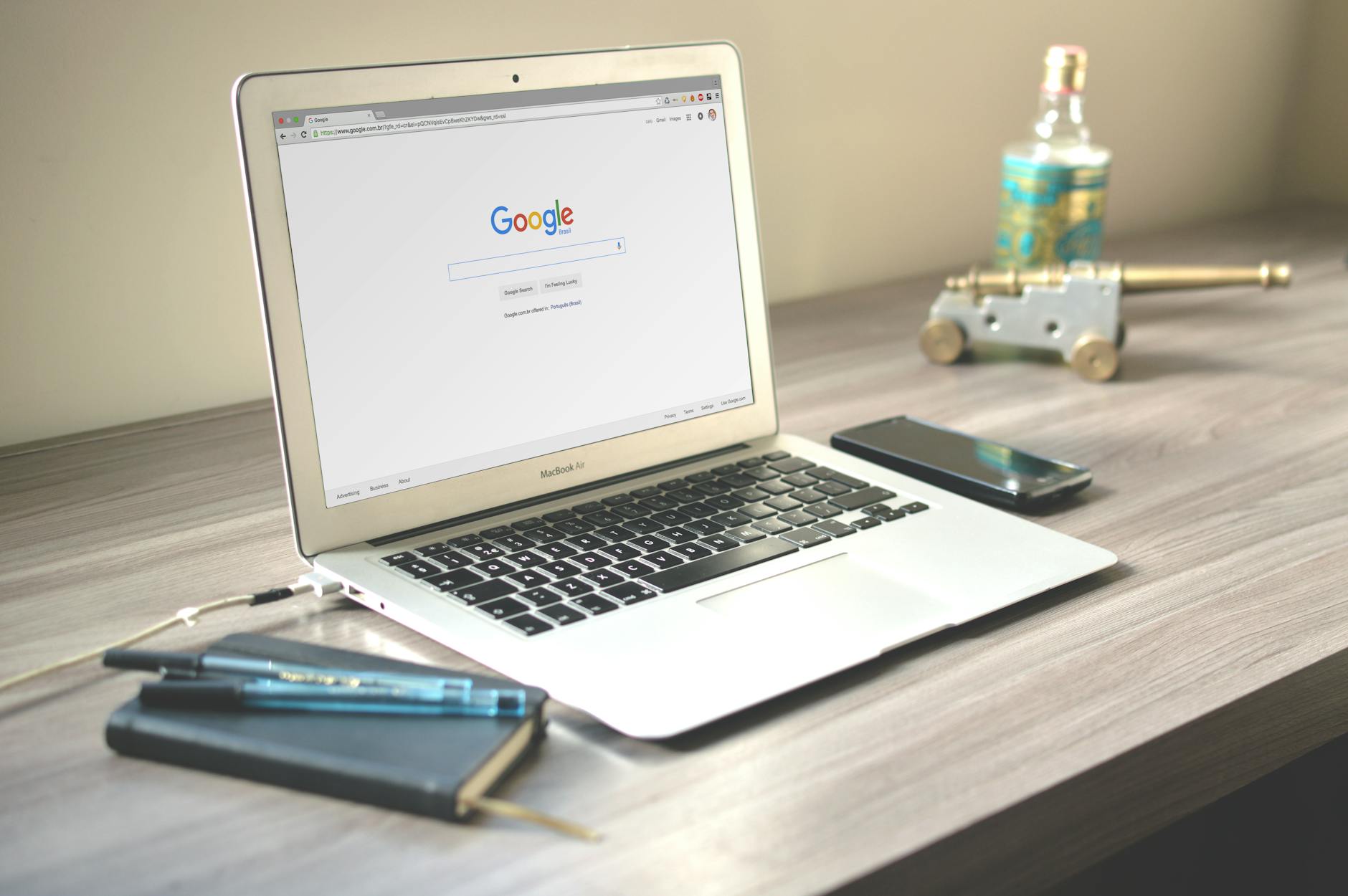 Google zoekresultaten op een laptop voor lokale zoekopdrachten